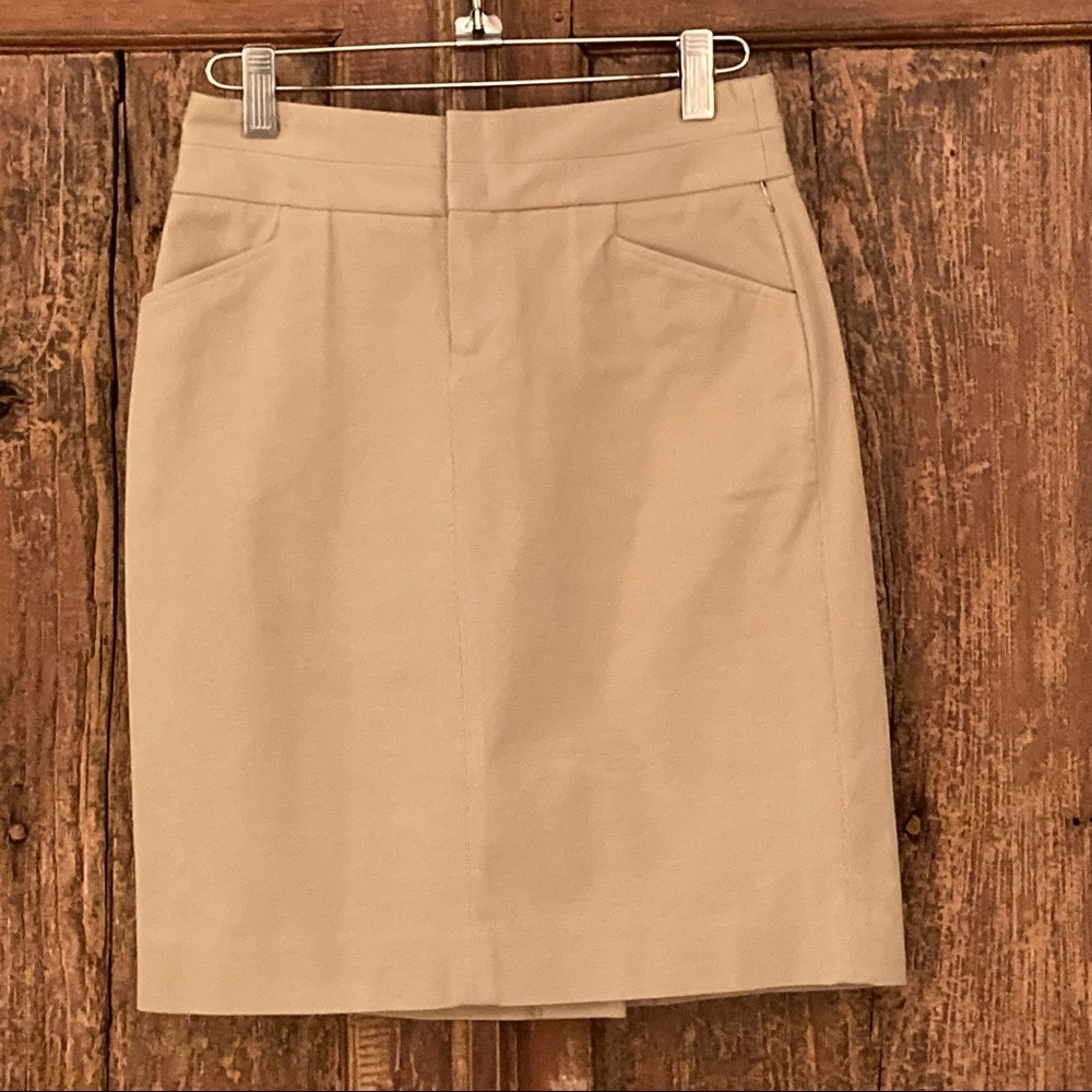 BANANA REPUBLIC TAN STRAIGHT SKIRT